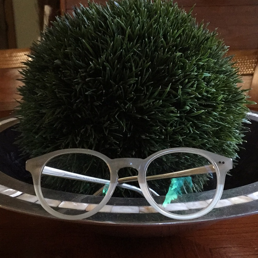 Two-tone pearl and tan glasses